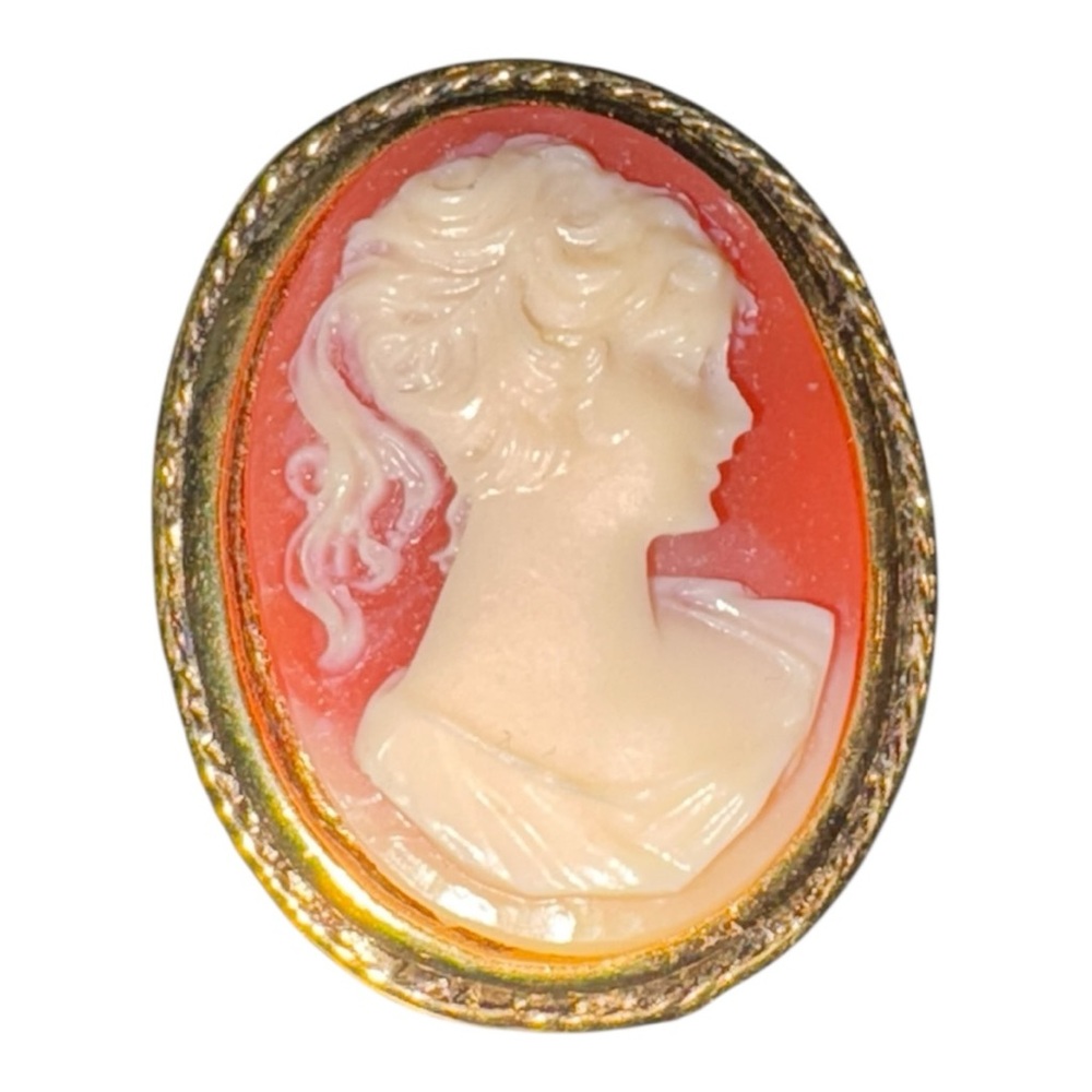 Vintage Cameo Brooch/Pendant – Coral & Ivory Resin with Gold Tone Frame J12